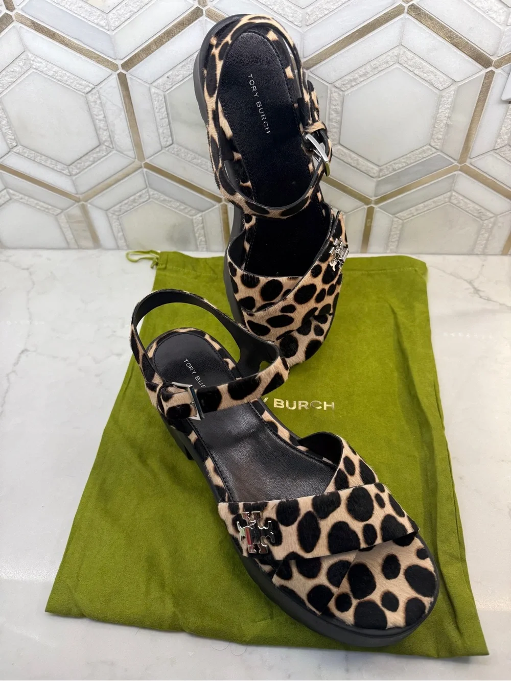 NWOB Tory Burch Turnlock Calf Hair Lug Heel Platform Sandals Size 10 Leopard
